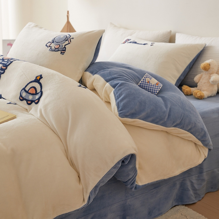 91家纺网 家纺一手货源 找家纺 懒猫家纺 2025新款牛奶绒毛巾绣四件套 宇航员