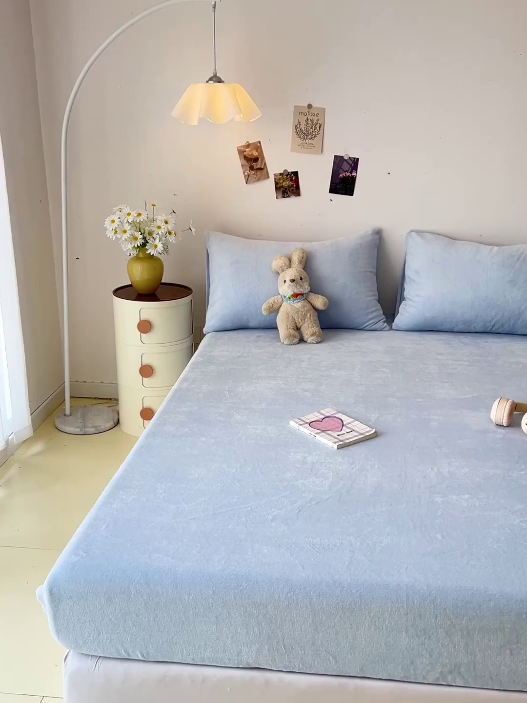 91家纺网 家纺一手货源 找家纺 （总）芷凡家纺 2025新款A类牛奶绒纯色条纹格子床单