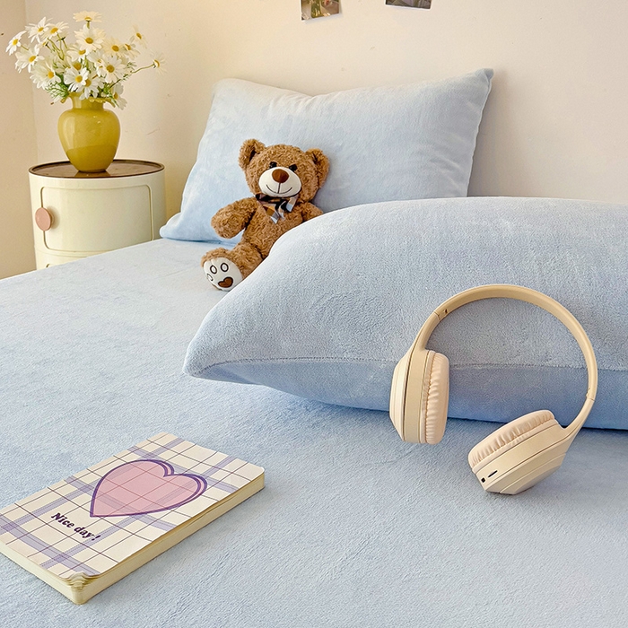 91家纺网 家纺一手货源 找家纺 （总）芷凡家纺 2025新款A类牛奶绒纯色条纹格子床单