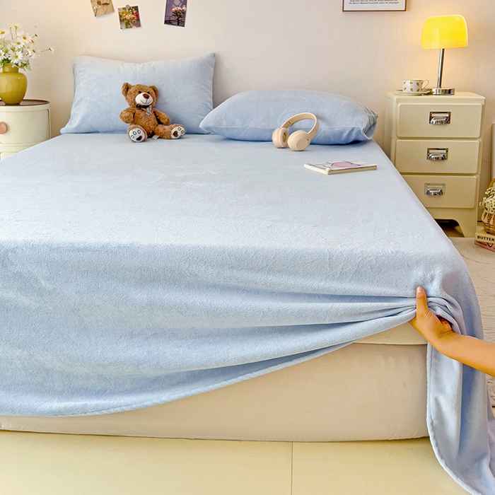 91家纺网 家纺一手货源 找家纺 （总）芷凡家纺 2025新款A类牛奶绒纯色条纹格子床单