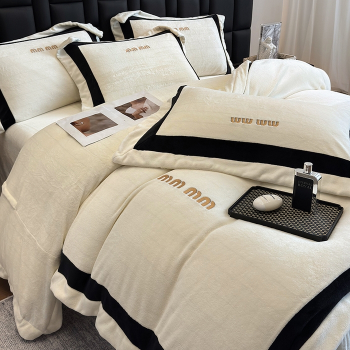 91家纺网 家纺一手货源 找家纺 （总）懒猫家纺 2025新款轻奢拼接牛奶绒四件套-缪斯