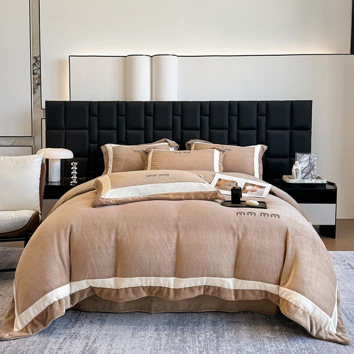 91家纺网 家纺一手货源 找家纺 （总）懒猫家纺 2025新款轻奢拼接牛奶绒四件套-缪斯