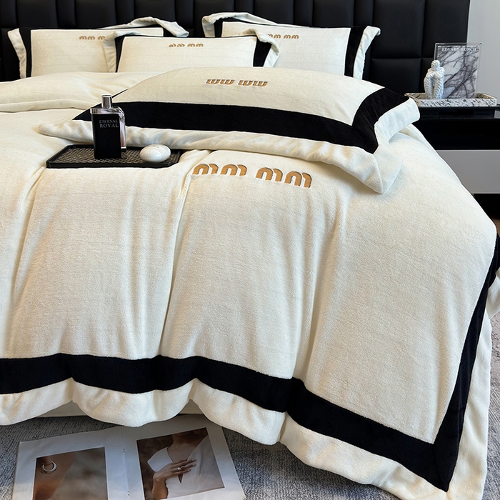 91家纺网 家纺一手货源 找家纺 懒猫家纺 2025新款轻奢拼接牛奶绒四件套-缪斯 缪斯-纯净白