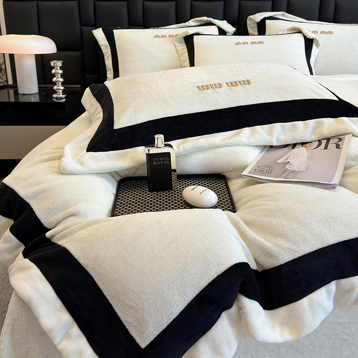 91家纺网 家纺一手货源 找家纺 懒猫家纺 2025新款轻奢拼接牛奶绒四件套-缪斯 缪斯-纯净白