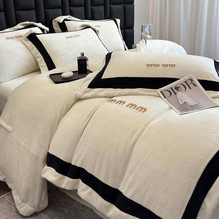 91家纺网 家纺一手货源 找家纺 懒猫家纺 2025新款轻奢拼接牛奶绒四件套-缪斯 缪斯-纯净白