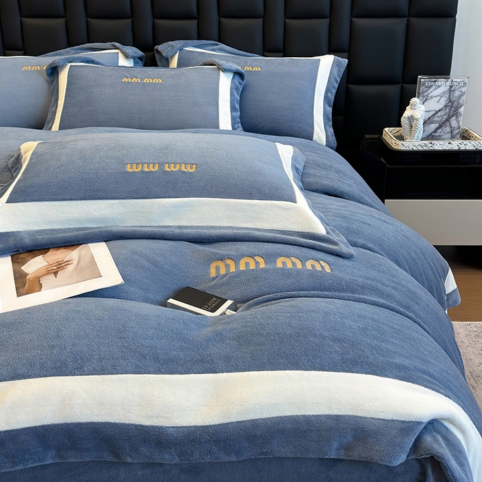 91家纺网 家纺一手货源 找家纺 懒猫家纺 2025新款轻奢拼接牛奶绒四件套-缪斯 缪斯-海珀蓝