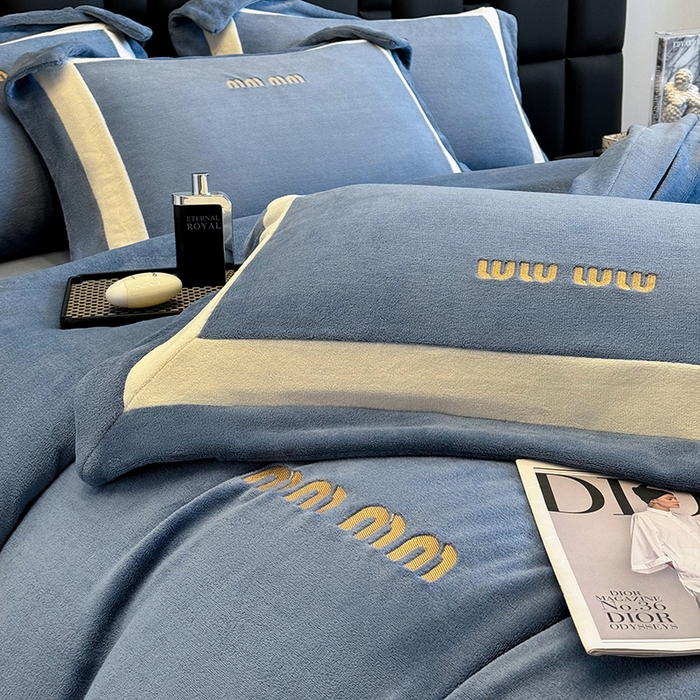 91家纺网 家纺一手货源 找家纺 懒猫家纺 2025新款轻奢拼接牛奶绒四件套-缪斯 缪斯-海珀蓝