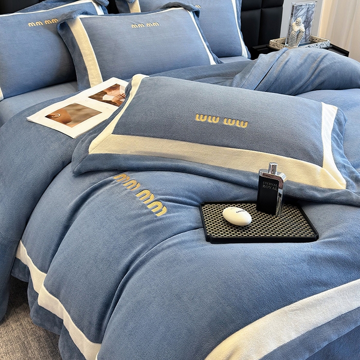 91家纺网 家纺一手货源 找家纺 懒猫家纺 2025新款轻奢拼接牛奶绒四件套-缪斯 缪斯-海珀蓝