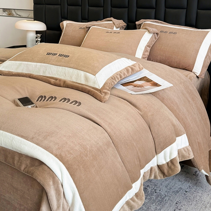 91家纺网 家纺一手货源 找家纺 懒猫家纺 2025新款轻奢拼接牛奶绒四件套-缪斯 缪斯-焦糖栗