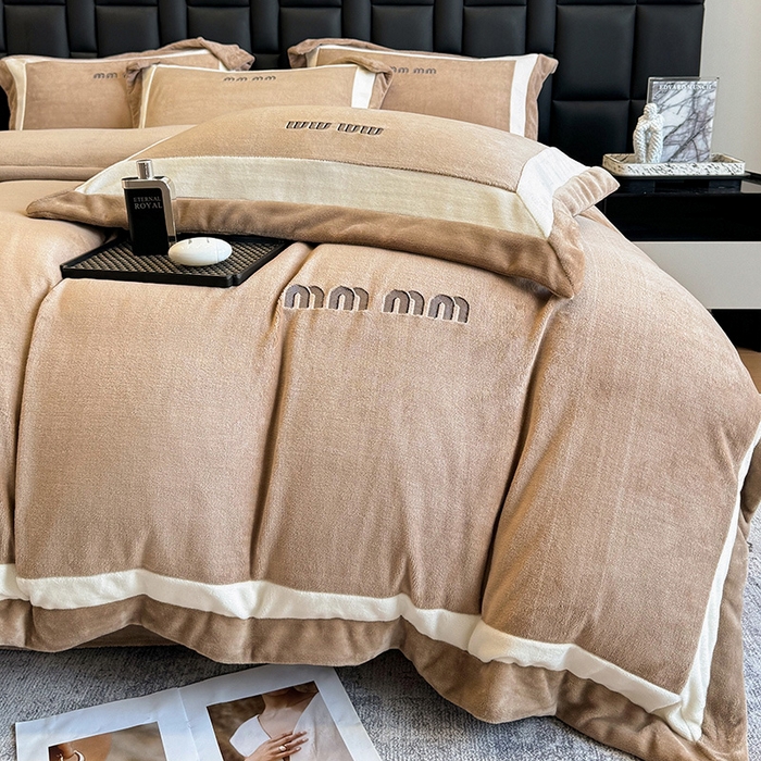 91家纺网 家纺一手货源 找家纺 懒猫家纺 2025新款轻奢拼接牛奶绒四件套-缪斯 缪斯-焦糖栗