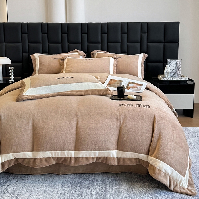 91家纺网 家纺一手货源 找家纺 懒猫家纺 2025新款轻奢拼接牛奶绒四件套-缪斯 缪斯-焦糖栗