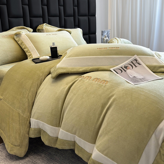 91家纺网 家纺一手货源 找家纺 懒猫家纺 2025新款轻奢拼接牛奶绒四件套-缪斯 缪斯-蕉黄绿