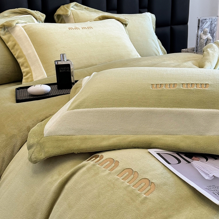 91家纺网 家纺一手货源 找家纺 懒猫家纺 2025新款轻奢拼接牛奶绒四件套-缪斯 缪斯-蕉黄绿