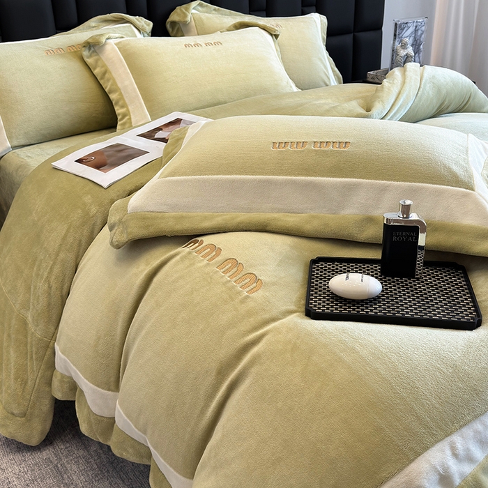 91家纺网 家纺一手货源 找家纺 懒猫家纺 2025新款轻奢拼接牛奶绒四件套-缪斯 缪斯-蕉黄绿