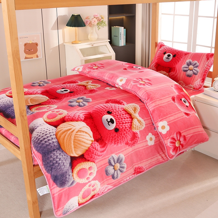 91家纺网 家纺一手货源 找家纺 雨洋家纺 2025新款学生季加厚保暖牛奶绒金貂绒婴儿宝宝学生三件套 毛线熊