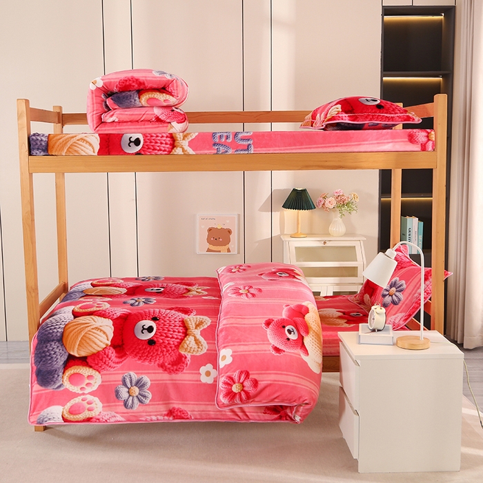 91家纺网 家纺一手货源 找家纺 雨洋家纺 2025新款学生季加厚保暖牛奶绒金貂绒婴儿宝宝学生三件套 毛线熊