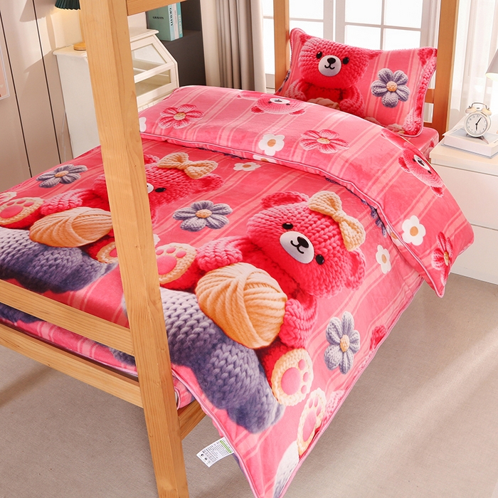 91家纺网 家纺一手货源 找家纺 雨洋家纺 2025新款学生季加厚保暖牛奶绒金貂绒婴儿宝宝学生三件套 毛线熊