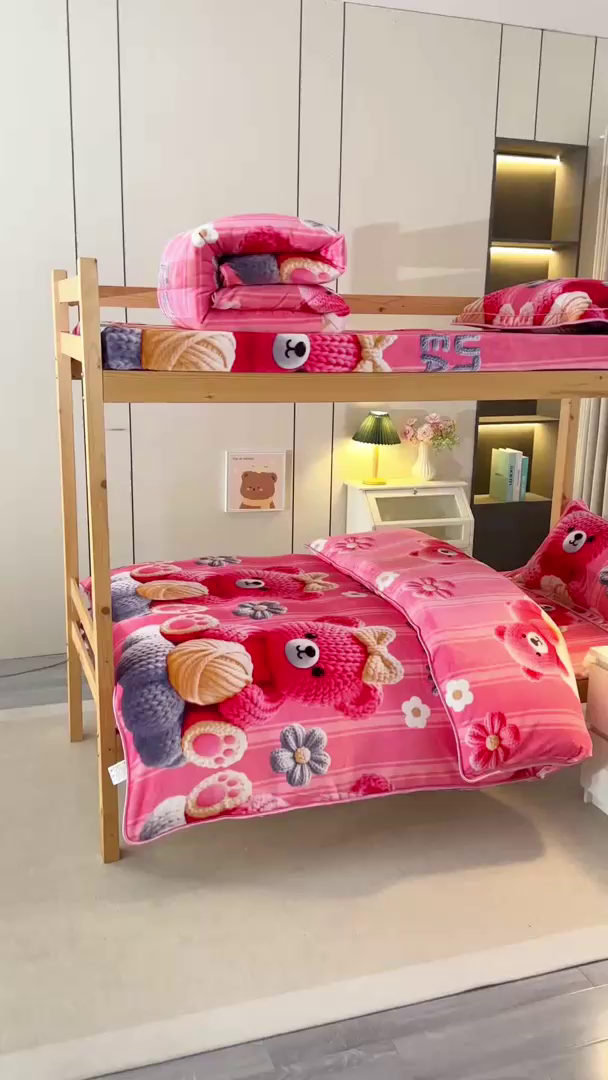 91家纺网 家纺一手货源 找家纺 雨洋家纺 2025新款学生季加厚保暖牛奶绒金貂绒婴儿宝宝学生三件套 毛线熊