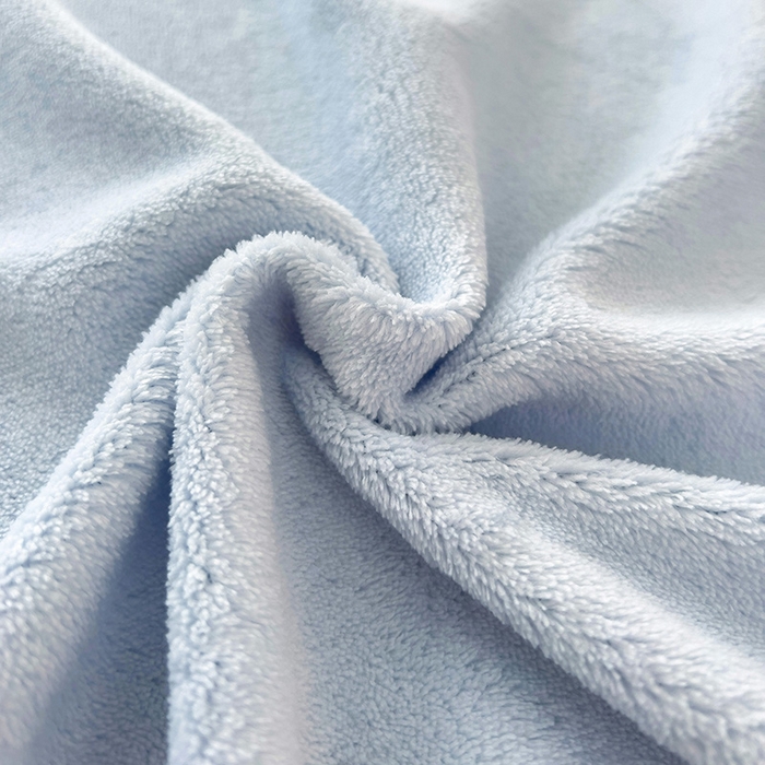 91家纺网 家纺一手货源 找家纺 芷凡家纺 2025新款A类牛奶绒纯色条纹格子床单 牛奶绒床单-浅蓝