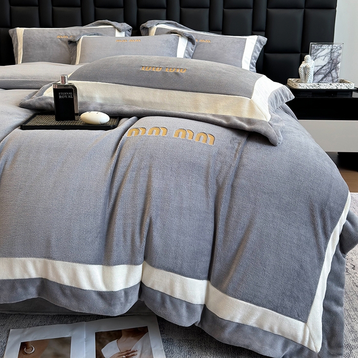 91家纺网 家纺一手货源 找家纺 懒猫家纺 2025新款轻奢拼接牛奶绒四件套-缪斯 缪斯-霜林灰