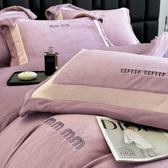 91家纺网 家纺一手货源 找家纺 懒猫家纺 2025新款轻奢拼接牛奶绒四件套-缪斯 缪斯-芋米露