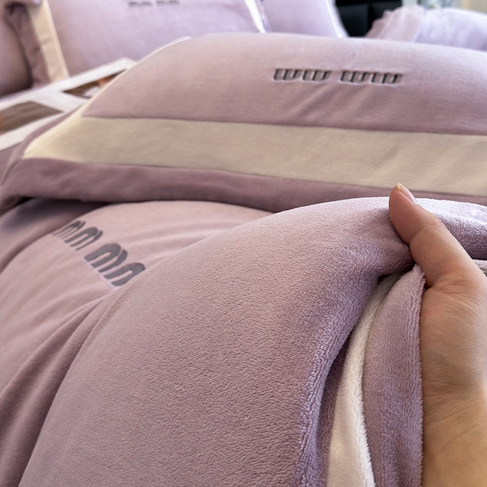 91家纺网 家纺一手货源 找家纺 懒猫家纺 2025新款轻奢拼接牛奶绒四件套-缪斯 缪斯-芋米露