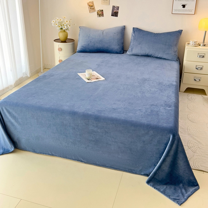 91家纺网 家纺一手货源 找家纺 芷凡家纺 2025新款A类牛奶绒纯色条纹格子床单 牛奶绒床单-宝蓝