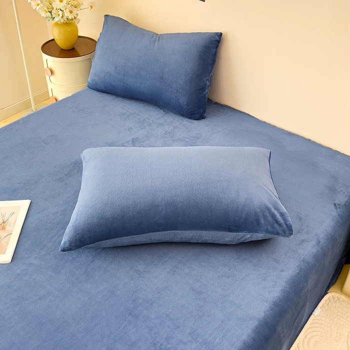 91家纺网 家纺一手货源 找家纺 芷凡家纺 2025新款A类牛奶绒纯色条纹格子床单 牛奶绒床单-宝蓝