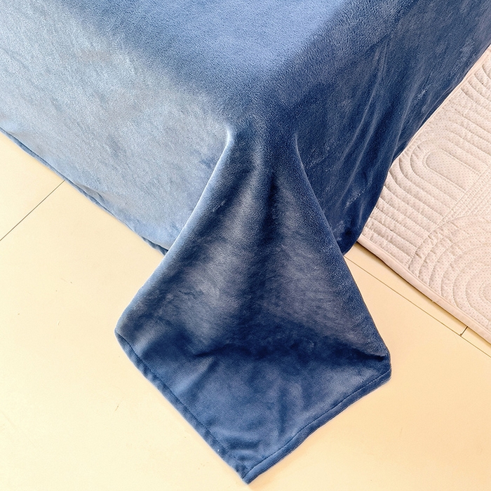 91家纺网 家纺一手货源 找家纺 芷凡家纺 2025新款A类牛奶绒纯色条纹格子床单 牛奶绒床单-宝蓝