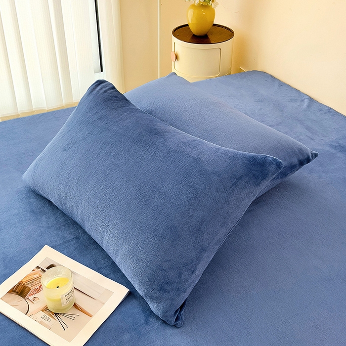 91家纺网 家纺一手货源 找家纺 芷凡家纺 2025新款A类牛奶绒纯色条纹格子床单 牛奶绒床单-宝蓝