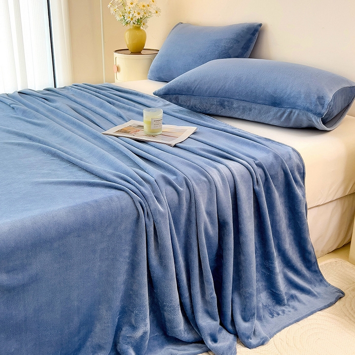 91家纺网 家纺一手货源 找家纺 芷凡家纺 2025新款A类牛奶绒纯色条纹格子床单 牛奶绒床单-宝蓝