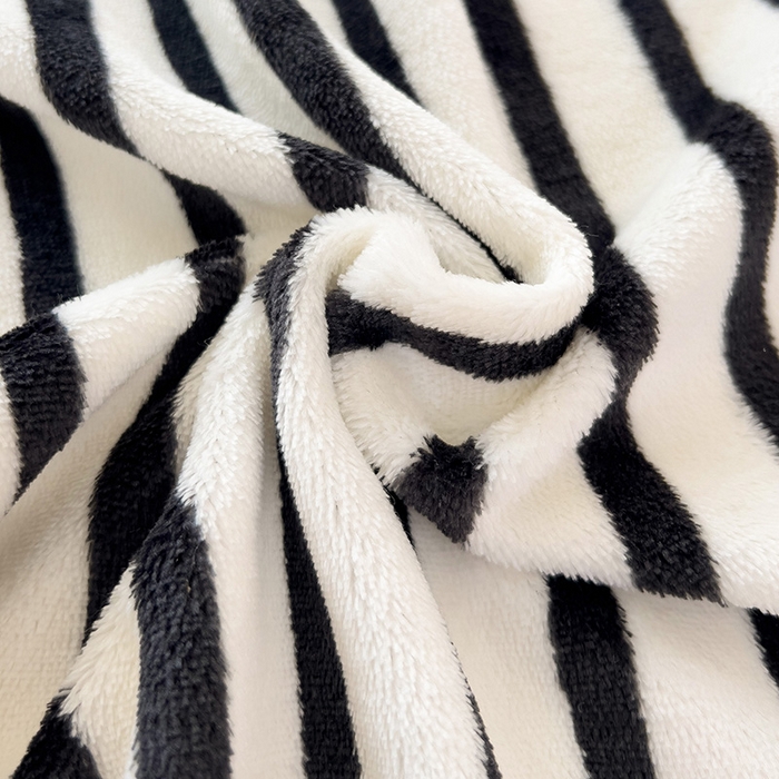 91家纺网 家纺一手货源 找家纺 芷凡家纺 2025新款A类牛奶绒纯色条纹格子床单 牛奶绒床单-黑条