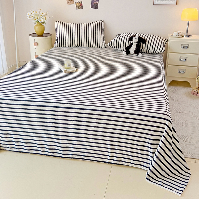 91家纺网 家纺一手货源 找家纺 芷凡家纺 2025新款A类牛奶绒纯色条纹格子床单 牛奶绒床单-黑条