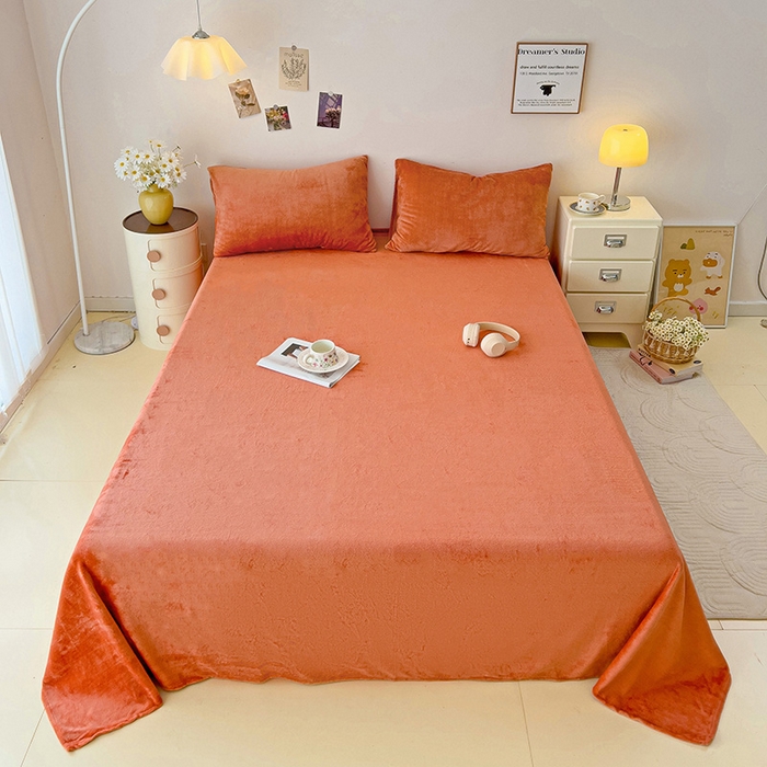 91家纺网 家纺一手货源 找家纺 芷凡家纺 2025新款A类牛奶绒纯色条纹格子床单 牛奶绒床单-焦糖