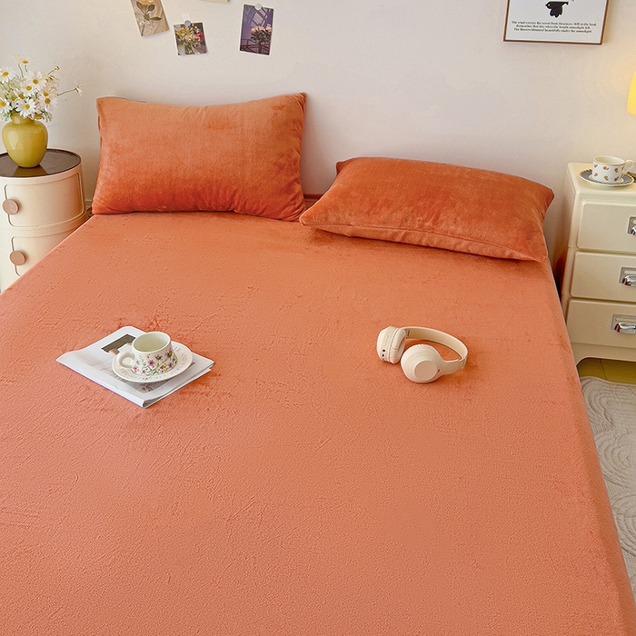 91家纺网 家纺一手货源 找家纺 芷凡家纺 2025新款A类牛奶绒纯色条纹格子床单 牛奶绒床单-焦糖