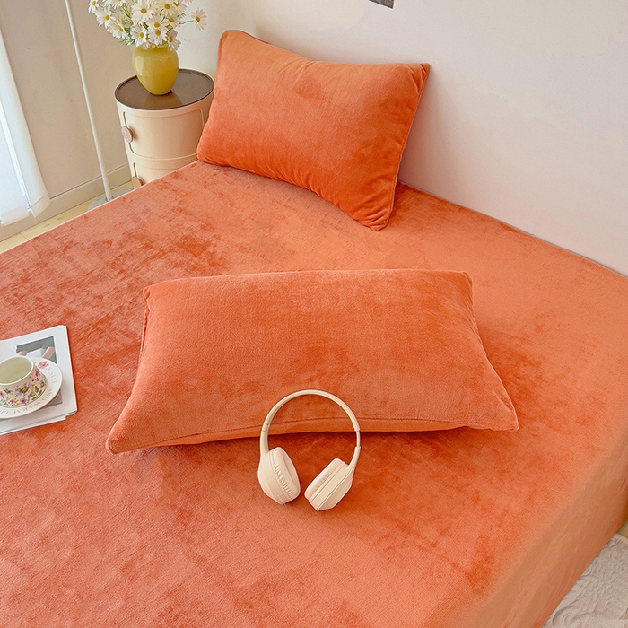 91家纺网 家纺一手货源 找家纺 芷凡家纺 2025新款A类牛奶绒纯色条纹格子床单 牛奶绒床单-焦糖