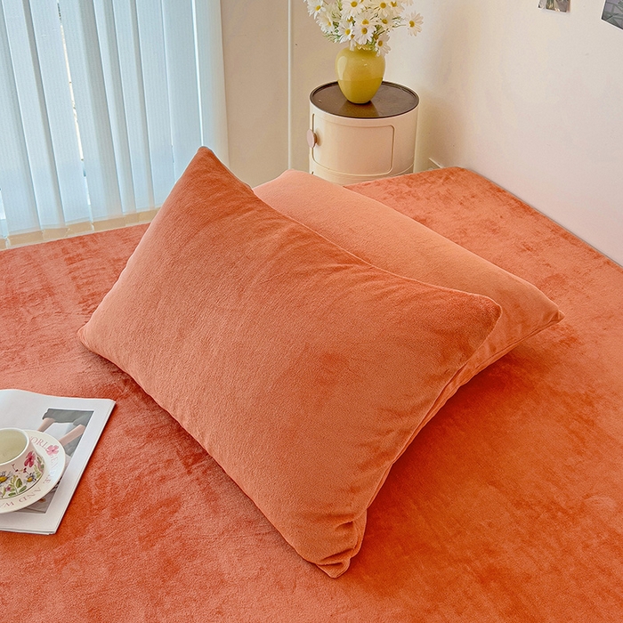 91家纺网 家纺一手货源 找家纺 芷凡家纺 2025新款A类牛奶绒纯色条纹格子床单 牛奶绒床单-焦糖