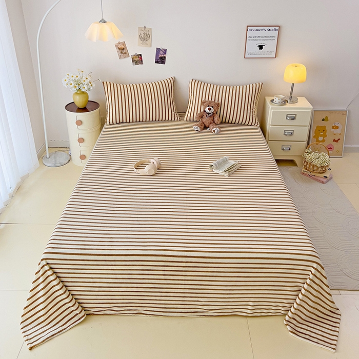 91家纺网 家纺一手货源 找家纺 芷凡家纺 2025新款A类牛奶绒纯色条纹格子床单 牛奶绒床单-咖条