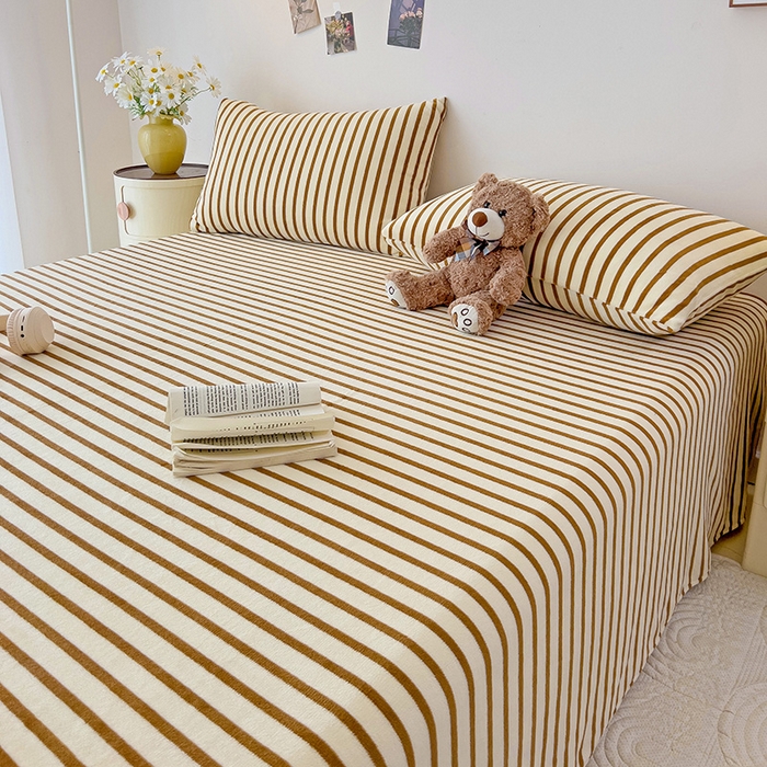 91家纺网 家纺一手货源 找家纺 芷凡家纺 2025新款A类牛奶绒纯色条纹格子床单 牛奶绒床单-咖条