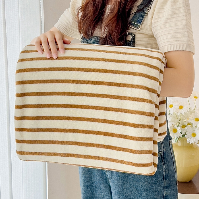 91家纺网 家纺一手货源 找家纺 芷凡家纺 2025新款A类牛奶绒纯色条纹格子床单 牛奶绒床单-咖条