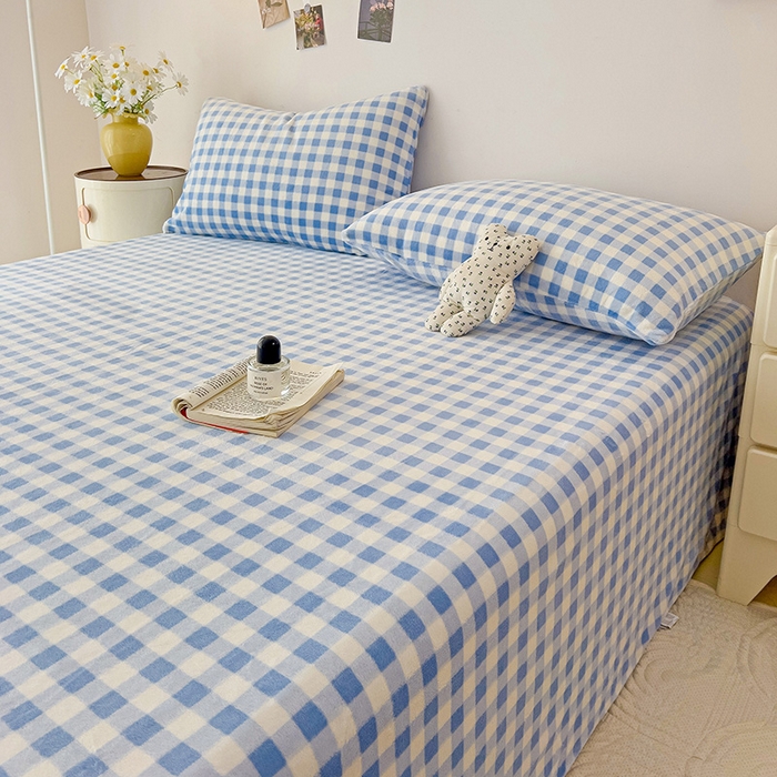 91家纺网 家纺一手货源 找家纺 芷凡家纺 2025新款A类牛奶绒纯色条纹格子床单 牛奶绒床单-蓝格