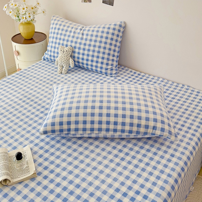 91家纺网 家纺一手货源 找家纺 芷凡家纺 2025新款A类牛奶绒纯色条纹格子床单 牛奶绒床单-蓝格