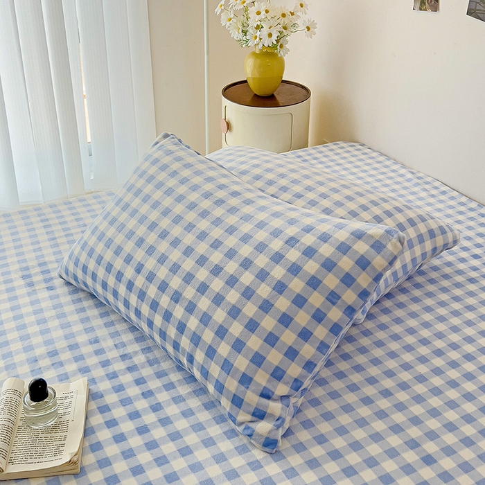 91家纺网 家纺一手货源 找家纺 芷凡家纺 2025新款A类牛奶绒纯色条纹格子床单 牛奶绒床单-蓝格