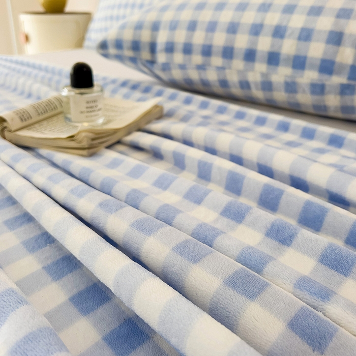 91家纺网 家纺一手货源 找家纺 芷凡家纺 2025新款A类牛奶绒纯色条纹格子床单 牛奶绒床单-蓝格