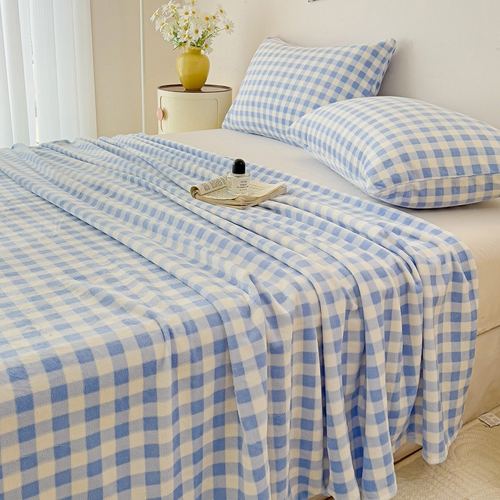 91家纺网 家纺一手货源 找家纺 芷凡家纺 2025新款A类牛奶绒纯色条纹格子床单 牛奶绒床单-蓝格