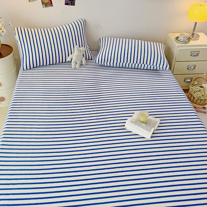 91家纺网 家纺一手货源 找家纺 芷凡家纺 2025新款A类牛奶绒纯色条纹格子床单 牛奶绒床单-蓝条