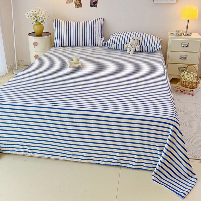 91家纺网 家纺一手货源 找家纺 芷凡家纺 2025新款A类牛奶绒纯色条纹格子床单 牛奶绒床单-蓝条