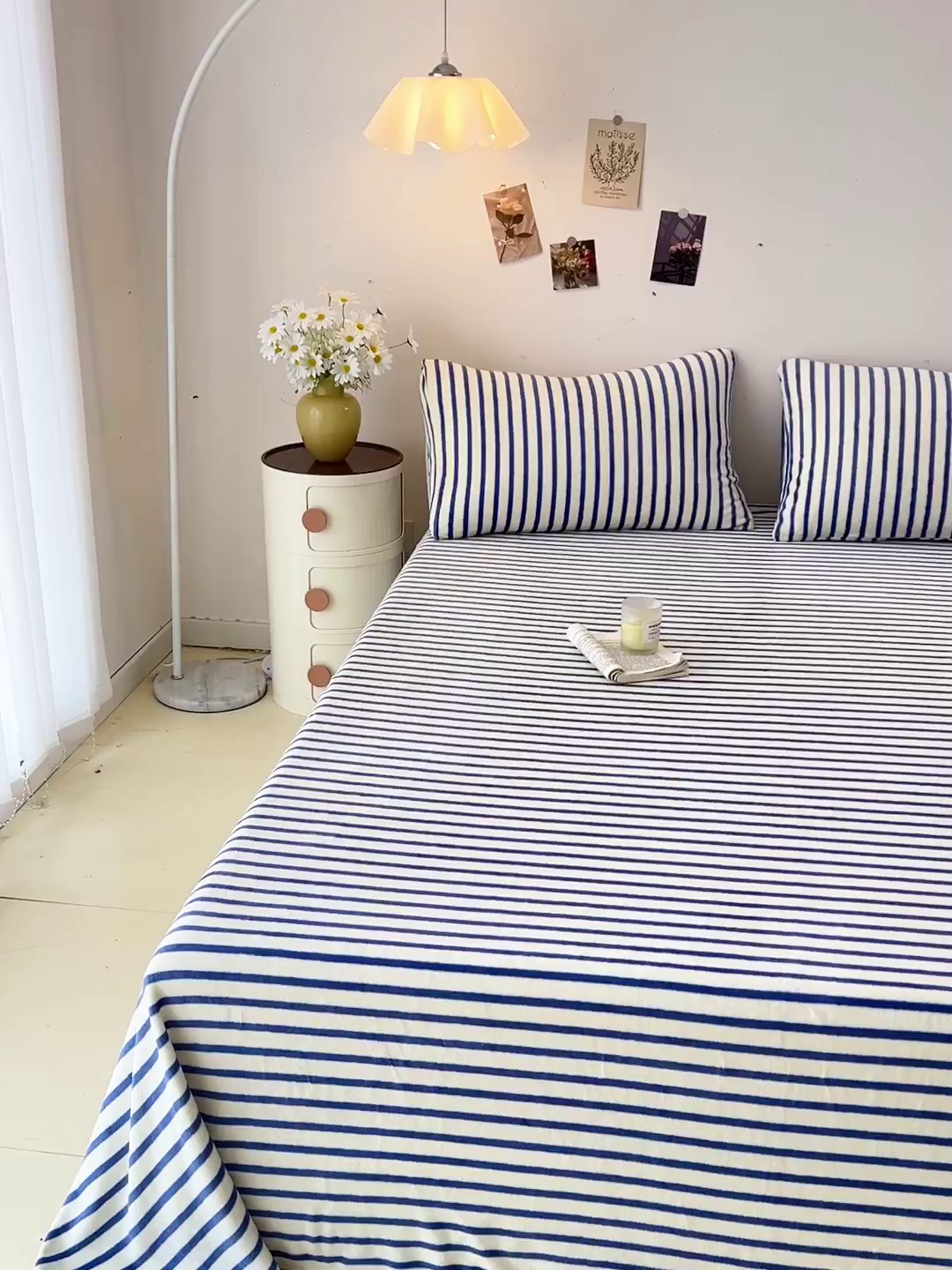 91家纺网 家纺一手货源 找家纺 芷凡家纺 2025新款A类牛奶绒纯色条纹格子床单 牛奶绒床单-蓝条