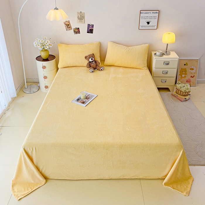 91家纺网 家纺一手货源 找家纺 芷凡家纺 2025新款A类牛奶绒纯色条纹格子床单 牛奶绒床单-奶黄