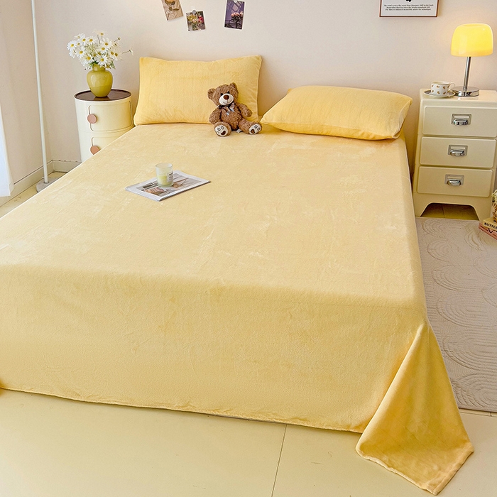 91家纺网 家纺一手货源 找家纺 芷凡家纺 2025新款A类牛奶绒纯色条纹格子床单 牛奶绒床单-奶黄